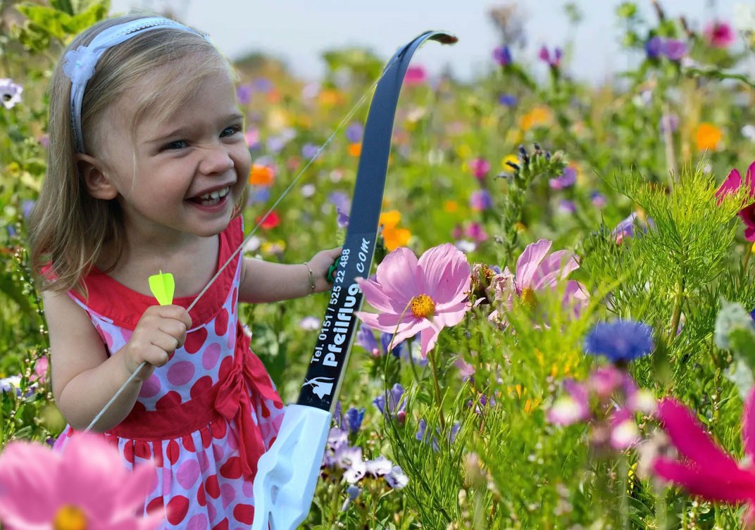 Mädchen in den Blumen1200x800